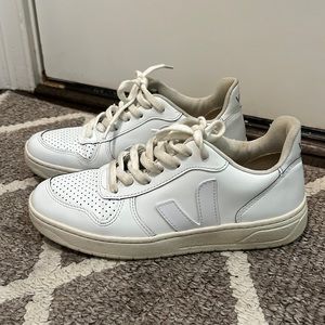 Veja V-10 white leather sneaker